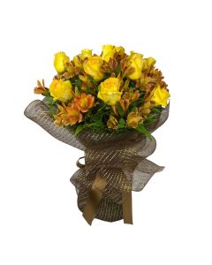 BUQUÊ 12 ROSAS AMARELAS  NACIONAIS  E ALSTROEMÉRIAS RAYKA 